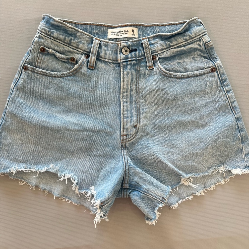 Abercrombie & Fitch 90’s relaxed cut off Shorts curve love